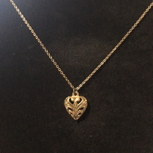 👛Heart Pendant Necklace 💛 - Picture 2 of 8